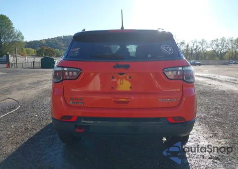 2018 Jeep Compass Trailhawk 4X4 из США, поврежденный, VIN 3C4NJDDB3JT356310